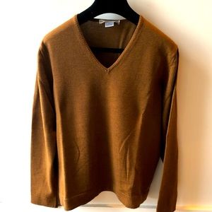 Striking cinnamon/caramel brown shade sweater, size XL, with gorgeous details.